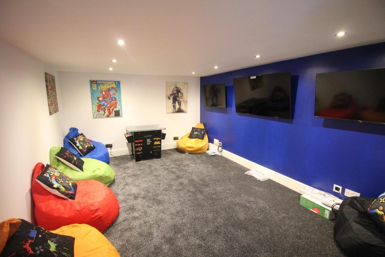 Media Manor - Fully Refurbished In 2022 - Large 6 Bedrooms, 3 Bathrooms Plus Media Games Room Blackpool Zewnętrze zdjęcie