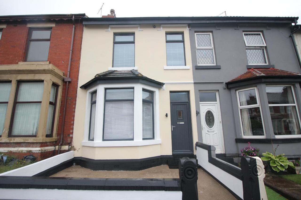 Media Manor - Fully Refurbished In 2022 - Large 6 Bedrooms, 3 Bathrooms Plus Media Games Room Blackpool Zewnętrze zdjęcie