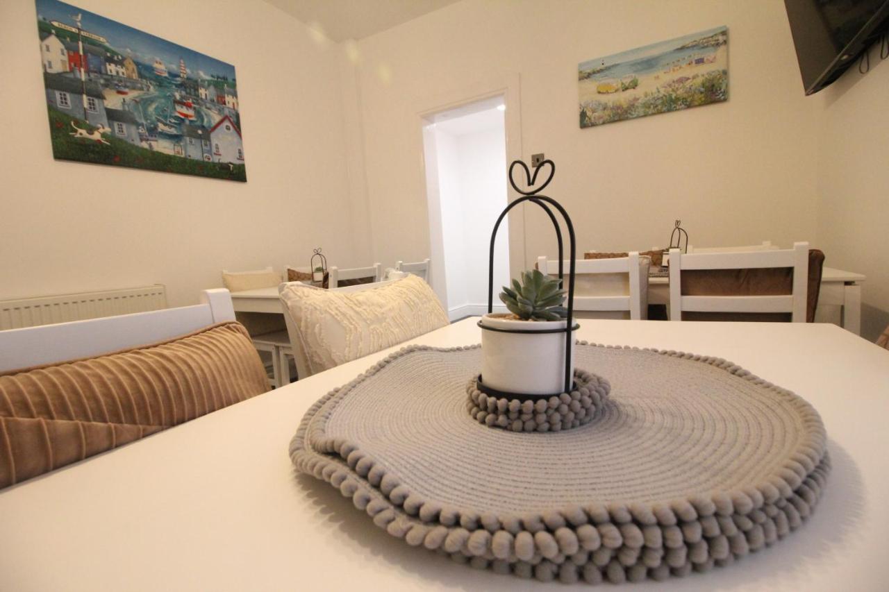 Media Manor - Fully Refurbished In 2022 - Large 6 Bedrooms, 3 Bathrooms Plus Media Games Room Blackpool Zewnętrze zdjęcie